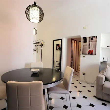 Estate4home - Hearts Apartmán *