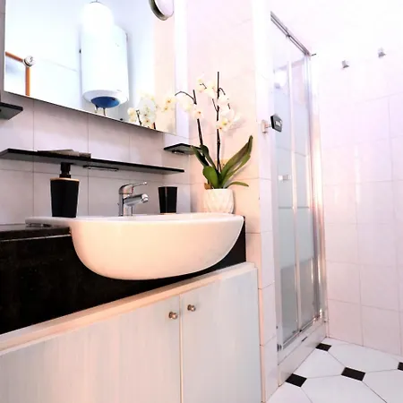 Estate4home - Hearts Lägenhet